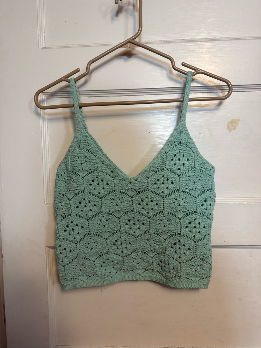 American Eagle mint crochet v-neck cropped tank top w/hexagonal pattern Size SM